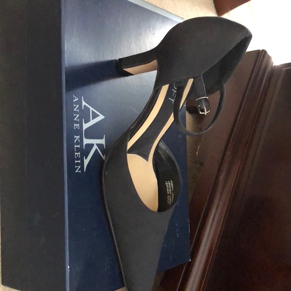 Shoes - Picture 2 of 4